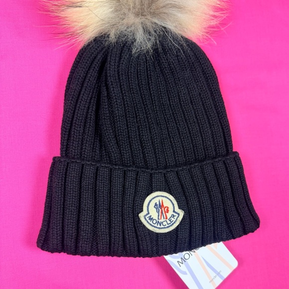 Moncler Women’s Black Knit Beanie w/ Pom Pom – New - Picture 2 of 4